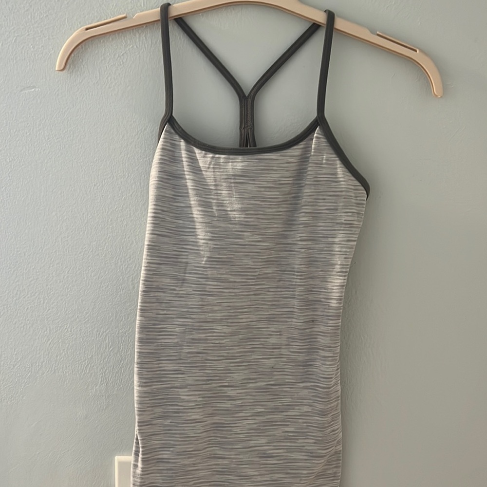 Lululemon Built in Bra Power Y Tank Sz 6